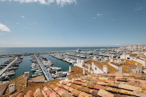 Penthouse in Puerto Banus with sea and marina views