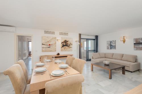 Penthouse in Puerto Banus with sea and marina views