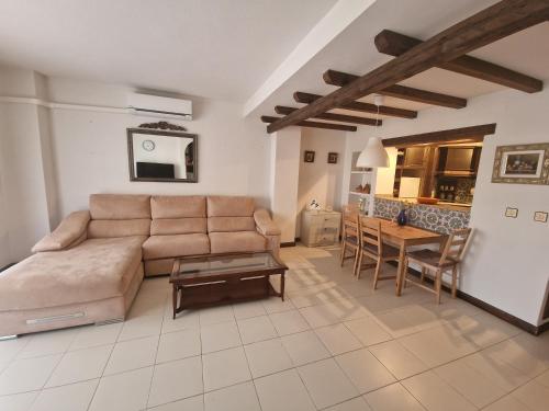 First line sea apartments photo 10
