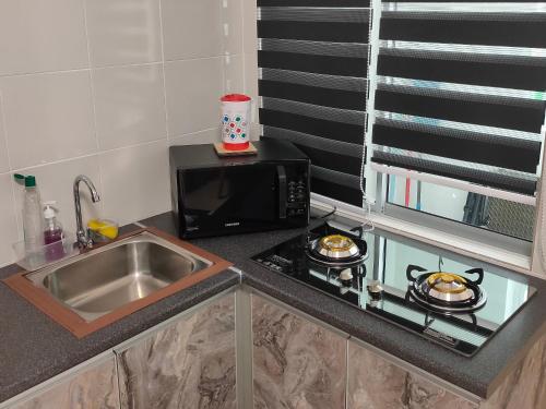 Η κουζίνα ή μικρή κουζίνα στο Homestay Millazzz Apparment Ipoh