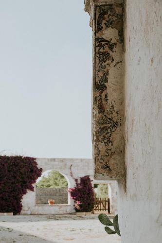 a corner of a building with a view of a courtyard at Il Giardino del Priore Dimora Rurale in Ugento