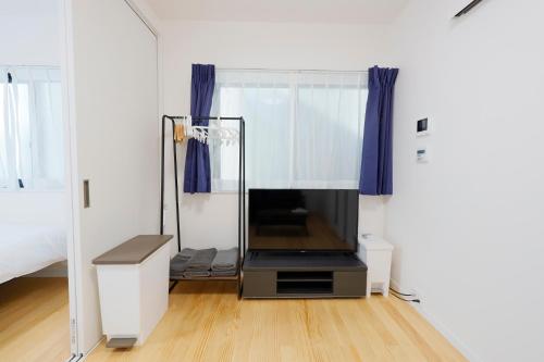 a room with a basketball hoop and blue curtains at Setagaya House in Tokyo