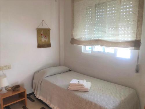 Postel nebo postele na pokoji v ubytování Acogedor apartamento frente al mar con piscina