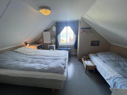 En eller flere senger på et rom på Perla - cabin by the sea close to sandy beaches