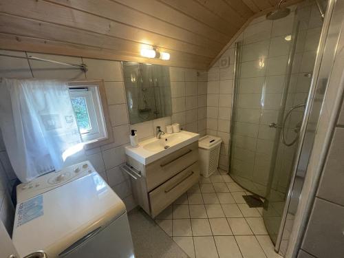 Et bad på Perla - cabin by the sea close to sandy beaches