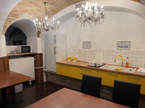 Kuchyň nebo kuchyňský kout v ubytování MP Hostel Budapest