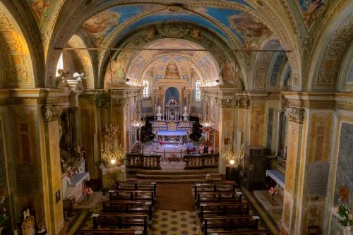 an ornate church with pews and a large altar at Monferrato Inn in Rivarone