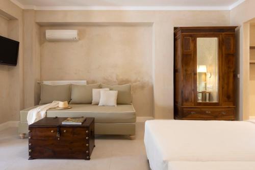 a living room with a couch and a table at Pelecas Country Club in Pelekas