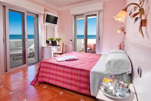 Postel nebo postele na pokoji v ubytování Hotel Le Querce