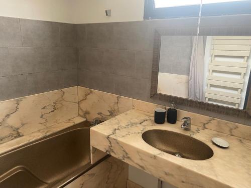 Koupelna v ubytování Nid douillet t3 au coeur des remparts