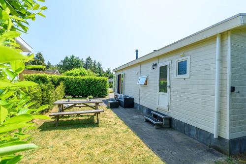 Κήπος έξω από το Mooi gelegen gezellig chalet op de Veluwe