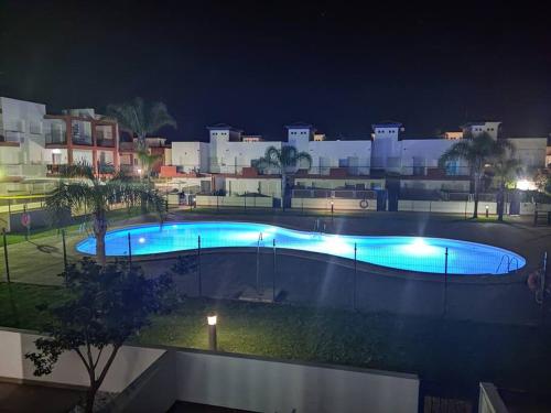 Casa familiar a pie de piscina