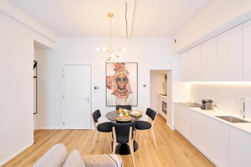 a kitchen and dining room with a table and chairs at Place du Grand Sablon in Brussels