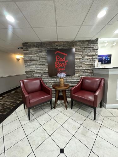 a waiting room with two chairs and a tv at Red Roof Inn & Suites Biloxi - Ocean Springs in Biloxi