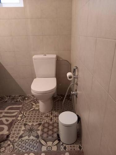 a small bathroom with a toilet and a tile floor at ΒΙΛΛΑ ΑΥΡΑ in Kakórrevma