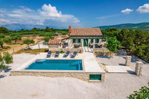 Holiday House Bracuta