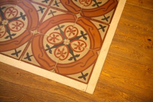 a wooden floor with a painting of a flower pattern at Hotel Foresteria Baglio Della Luna in San Leone
