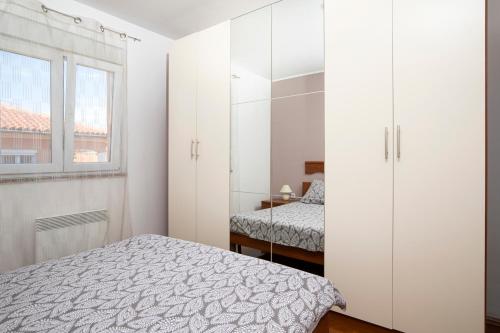 Medulin Fucane Two Bedroom Apartment 객실 침대