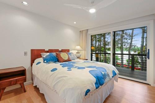 Postelja oz. postelje v sobi nastanitve Modern Style Lakefront Retreat