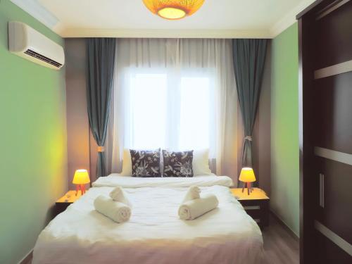 Postel nebo postele na pokoji v ubytování Centrally located flat 5 min to OzdilekPark Mall