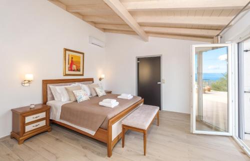 Ένα ή περισσότερα κρεβάτια σε δωμάτιο στο Villa Strati