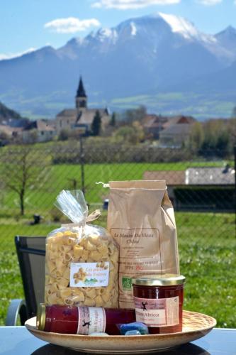 a plate of food on a table with a bag of food at Le Gîte la PasserELLE se situant dans le Trièves dans l Isère pour 14 personnes in Lavars
