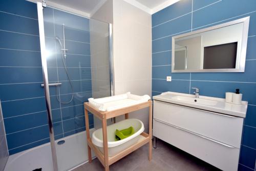 Koupelna v ubytování Le Gîte la PasserELLE se situant dans le Trièves dans l Isère pour 14 personnes
