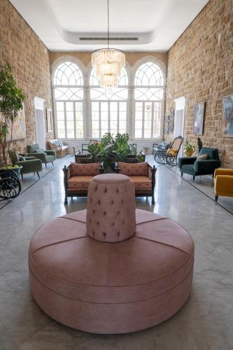 a large lobby with a chair in the middle at Dar Alice in Soûr