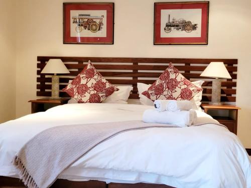a bedroom with a bed with two towels on it at Cana Vineyard Guesthouse in Paarl