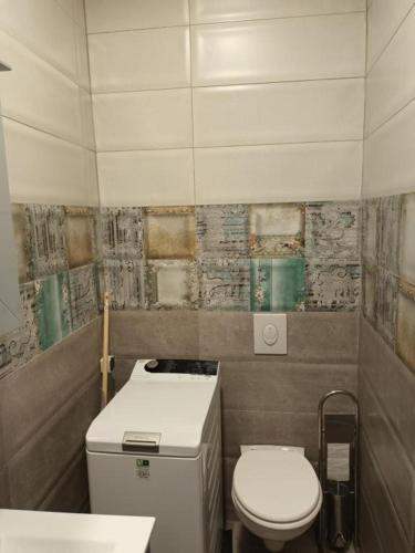 Ένα μπάνιο στο Piata's Hidden Apartment