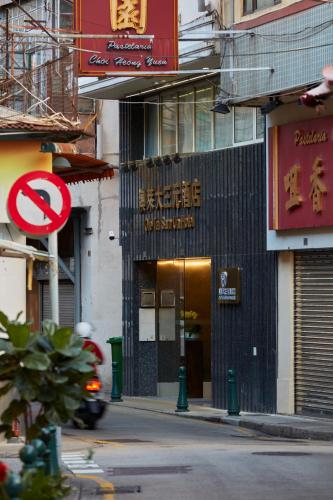 a building on a street with a no right turn sign at Ole Tai Sam Un Hotel in Macau