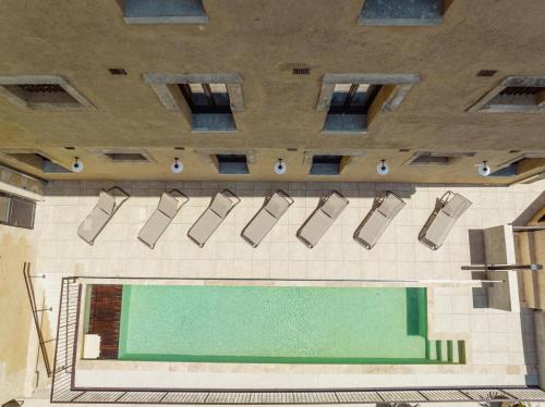 an overhead view of a swimming pool in a building at Hôtel La Prison in Béziers