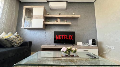 TV a/nebo společenská místnost v ubytování Haut Standing Appartement - Centre Ville Oujda