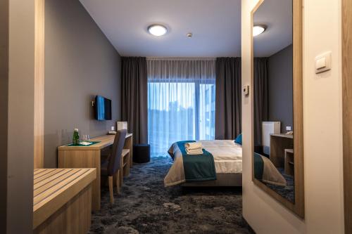 Säng eller sängar i ett rum på Hotel Zatoka
