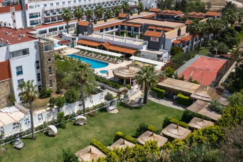 an aerial view of a resort with a swimming pool at Tiana Beach Resort in Turgutreis