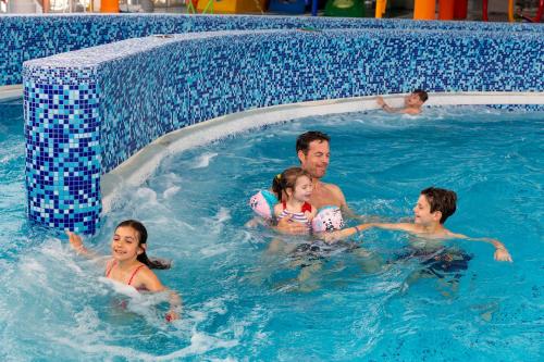a group of people in a swimming pool at Camping Village Garden Paradiso in Cavallino-Treporti