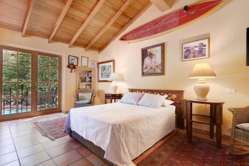 a bedroom with a bed and a large window at La Casa del Molino de Viento in Agaete