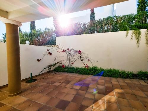 a patio with the sun shining through a wall at FLH Quinta das Salinas Triplex with Balcony in Vale do Lobo