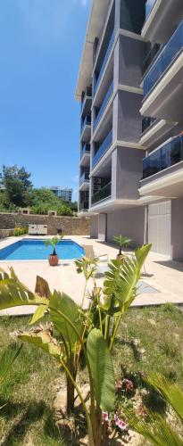 a view of a building and a swimming pool at 2 Zimmer Apartment in Avsallar in Alanya