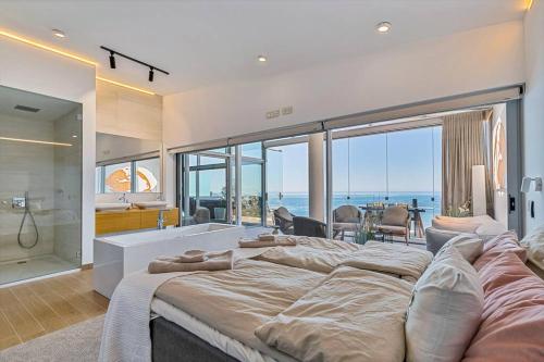 Stunning luxurious penthouse with panoramic views.