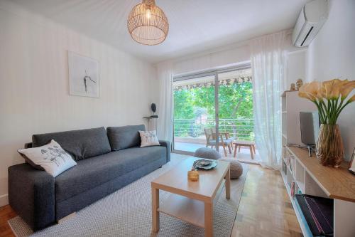 IMMOGROOM - MODERN with TERRACE - AIR CONDITIONING - WIFI