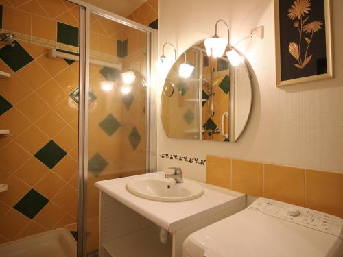 Koupelna v ubytování Mont-Dore T2 avec Balcon et Garage Privé - FR-1-608-133