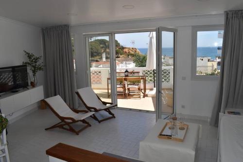 a living room with a view of the ocean at Varanda para o Mar in Albufeira