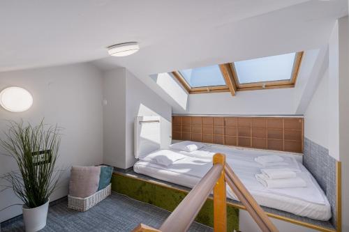 Flat With Cosy Attic - Castle Round the Corner - by Upstairs