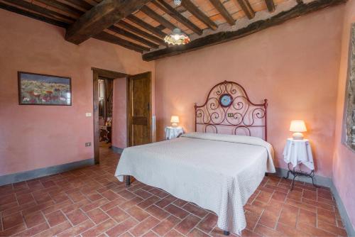 a bedroom with a large bed in a room at Colle Degli Ulivi - pool, nature, relax holiday home Cortona, Italia in Cortona