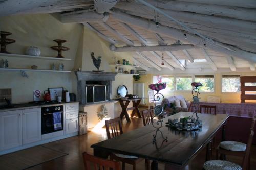 Kuchyň nebo kuchyňský kout v ubytování L'Oleandro sul Lago d'Iseo B&B