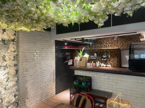 a bar in a restaurant with a brick wall at 好和院景 How Has in Chishang