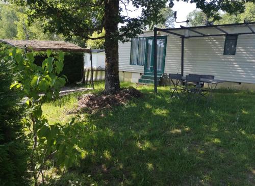 Mobil-home + jardin au Camping du lac