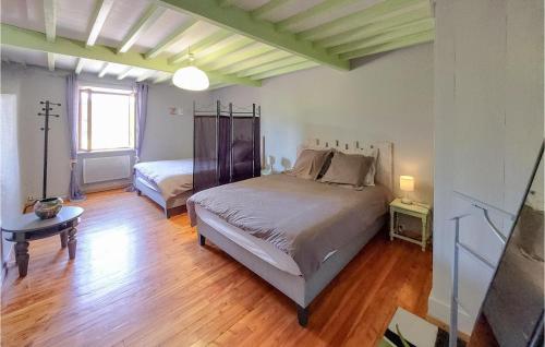 Katil atau katil-katil dalam bilik di 4 Bedroom Awesome Home In Champoly