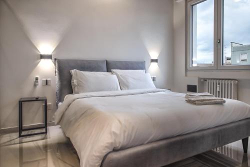 New & Bright Balcony Flat by Central Station